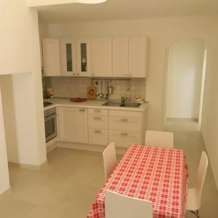 Via Xxiv Maggio , 16 Apartamento *
